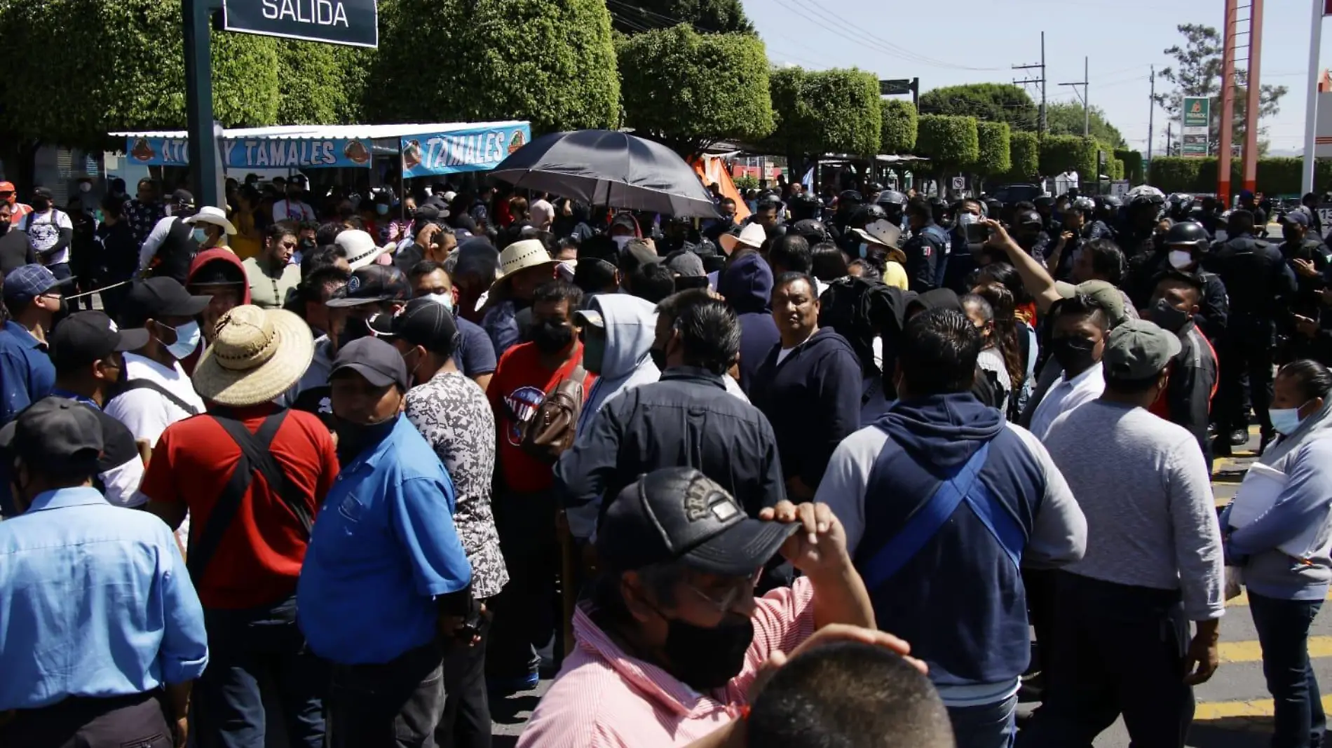 Soriana Capu se enfrentan a balazos policías y comerciantes frente al Mercado Hidalgo